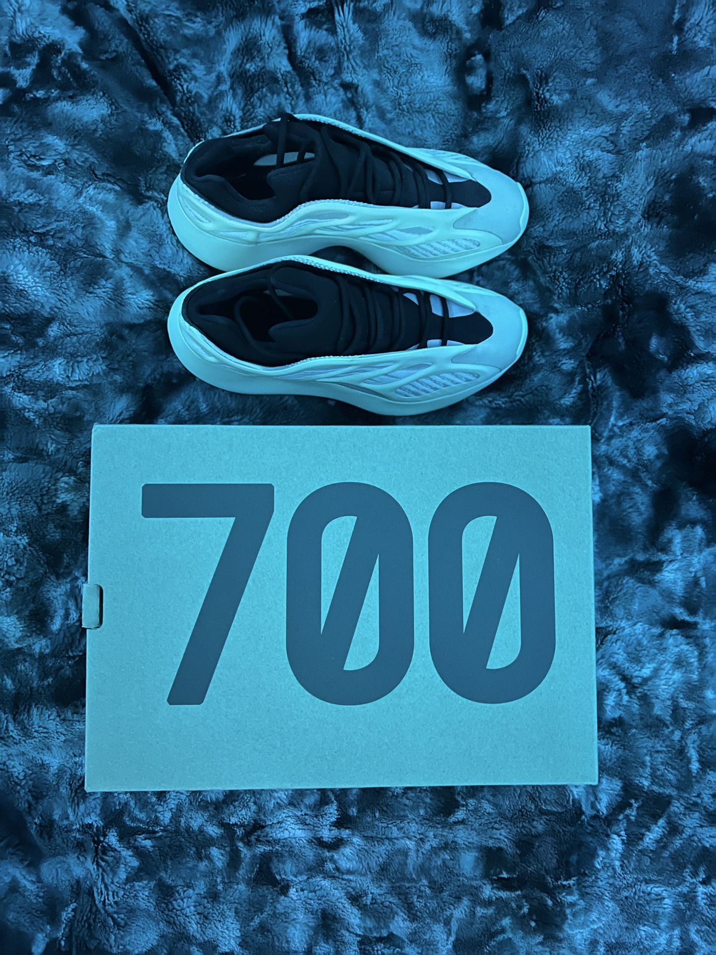 Adidas Yeezy 700 V3