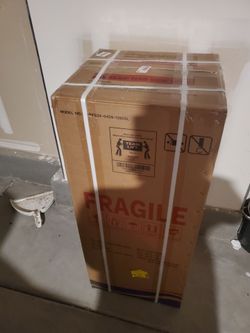 Mini Refrigerator w/ Freezer