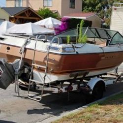 REINELL 22 FOOT CRUISER WITH TRAILER