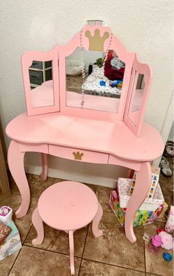 Little girls princess vanity