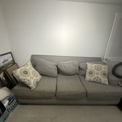 Free Rooms to go couch
