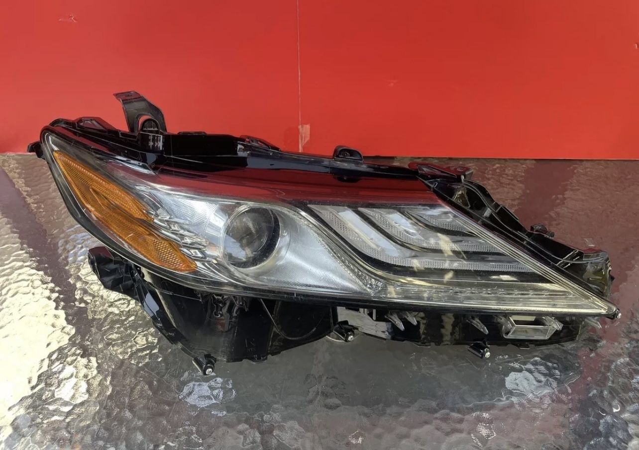 2019-2019 Toyota Camry Right Passenger Side Headlight LED w/DRL OEM 8111006D81