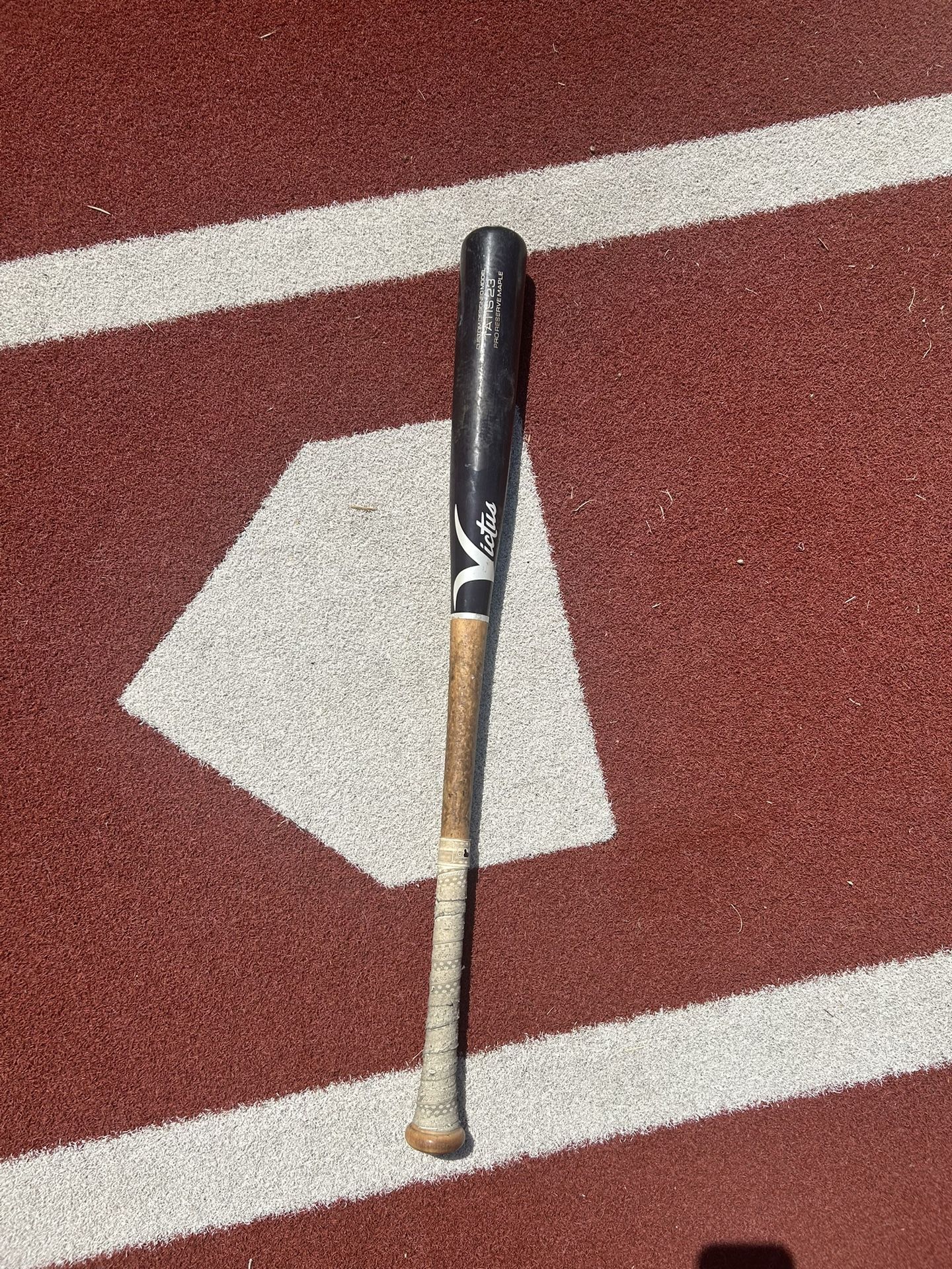 Victus Wood Bat