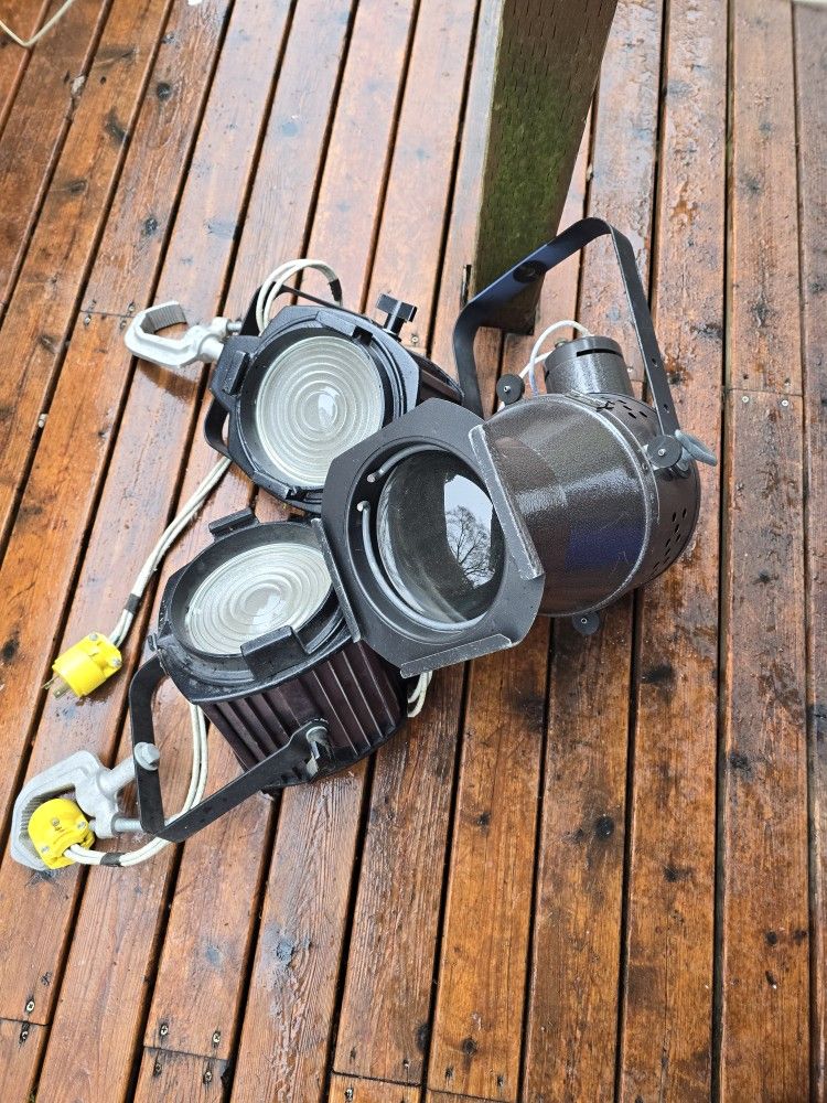 3 full size, large man, cave theater lights.