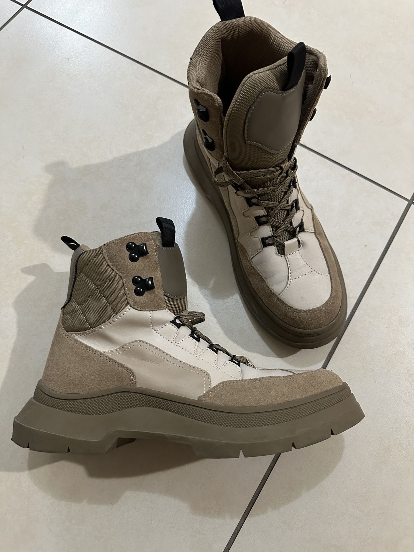 Zara Women’s Boots Size 9