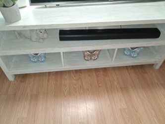White farmhouse Console