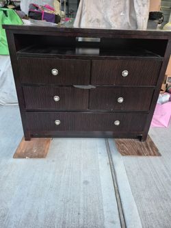 Brown chest/TV stand  48 x 24 x 39 PENDING PICK UP  still available