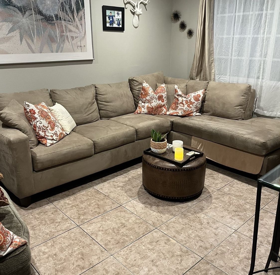 BEAUTIFUL SECTIONAL SOFA