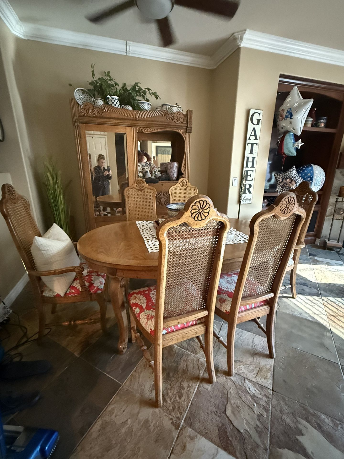 Thomasville Table And 6 Chairs