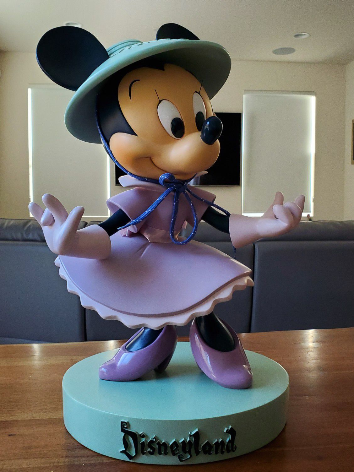 Disney Minnie Mouse at Disneyland Big Fig Collectible Figurine Statue Figure