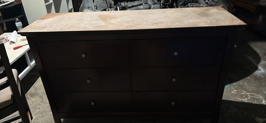 Wood dresser with 6 drawers (top stripped and sanded ready for restoration)