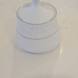 Vintage Crown Ming Jian Shian Lidded Sugar Bowl