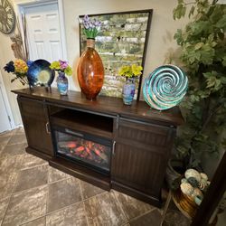 Beautiful Fireplace/ Tv Stand In Excellent Condition 78” Inch Long 5 Colors Of Flames 