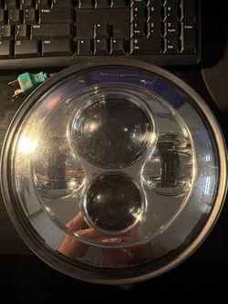 7" Round LED Projector Headlight w/ Chrome Mounting Ring (H4 Plug)