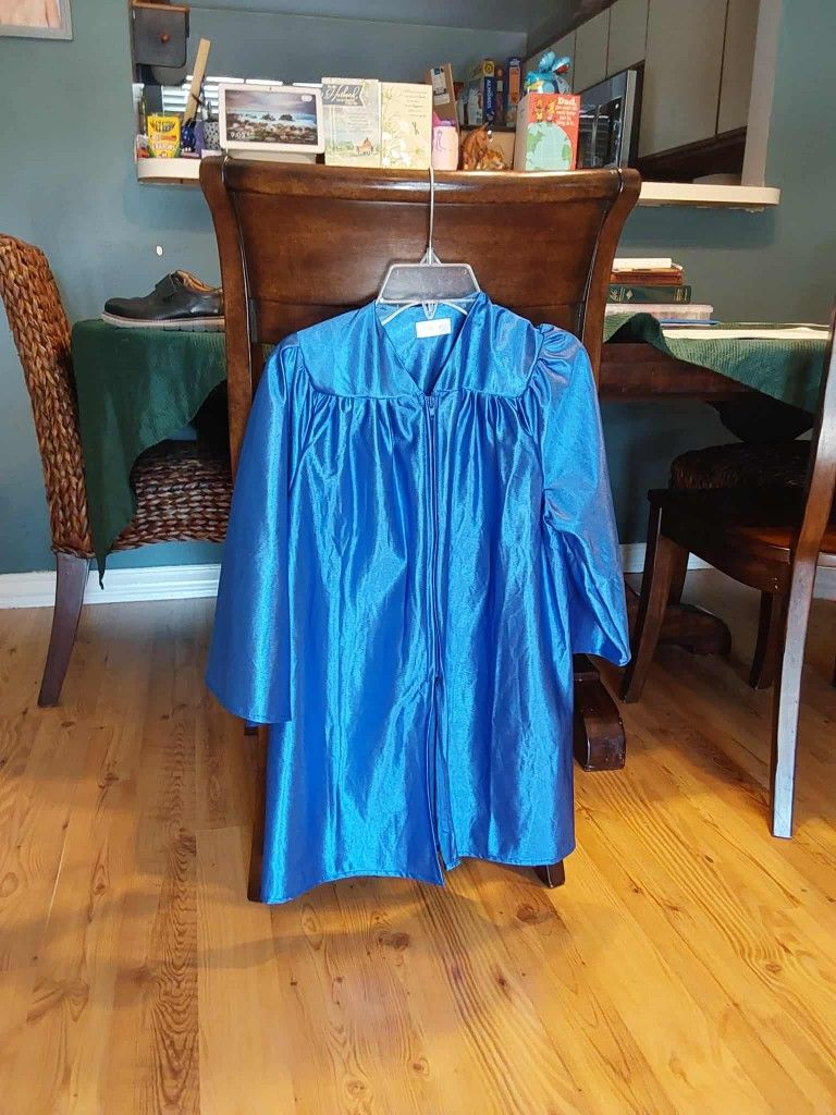 Graduation Gown SIZE 5 (30 Inches)