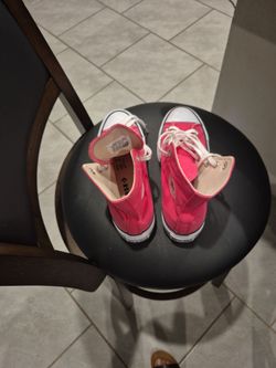 Sneakers shoes