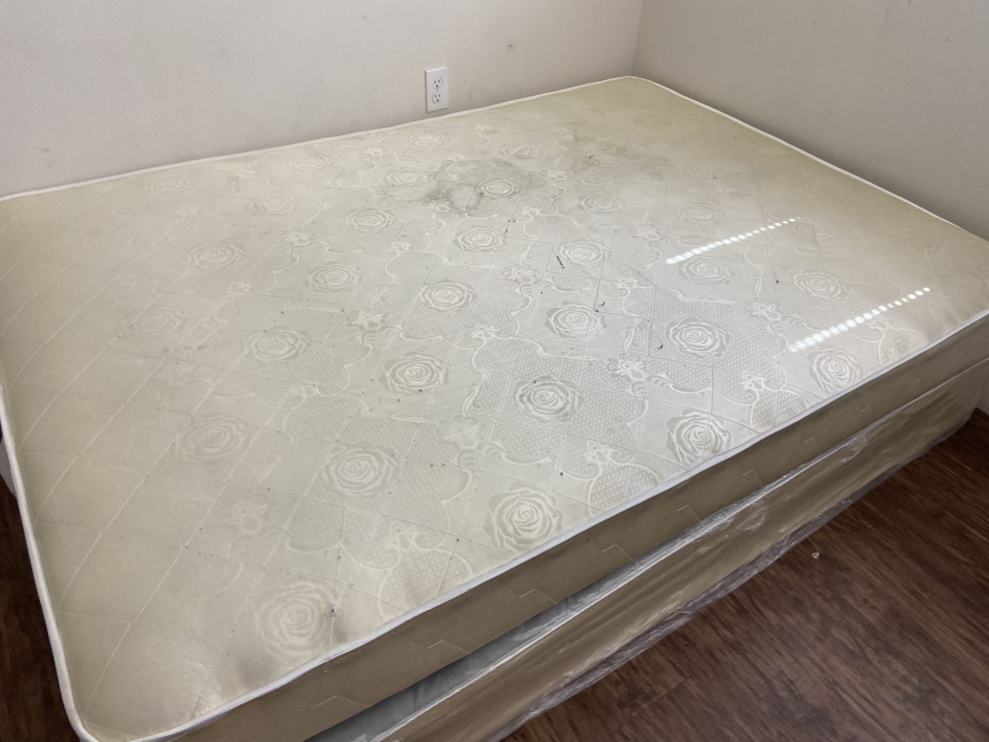 FULL SIZE MATTRESS WITH BOXSPRING 