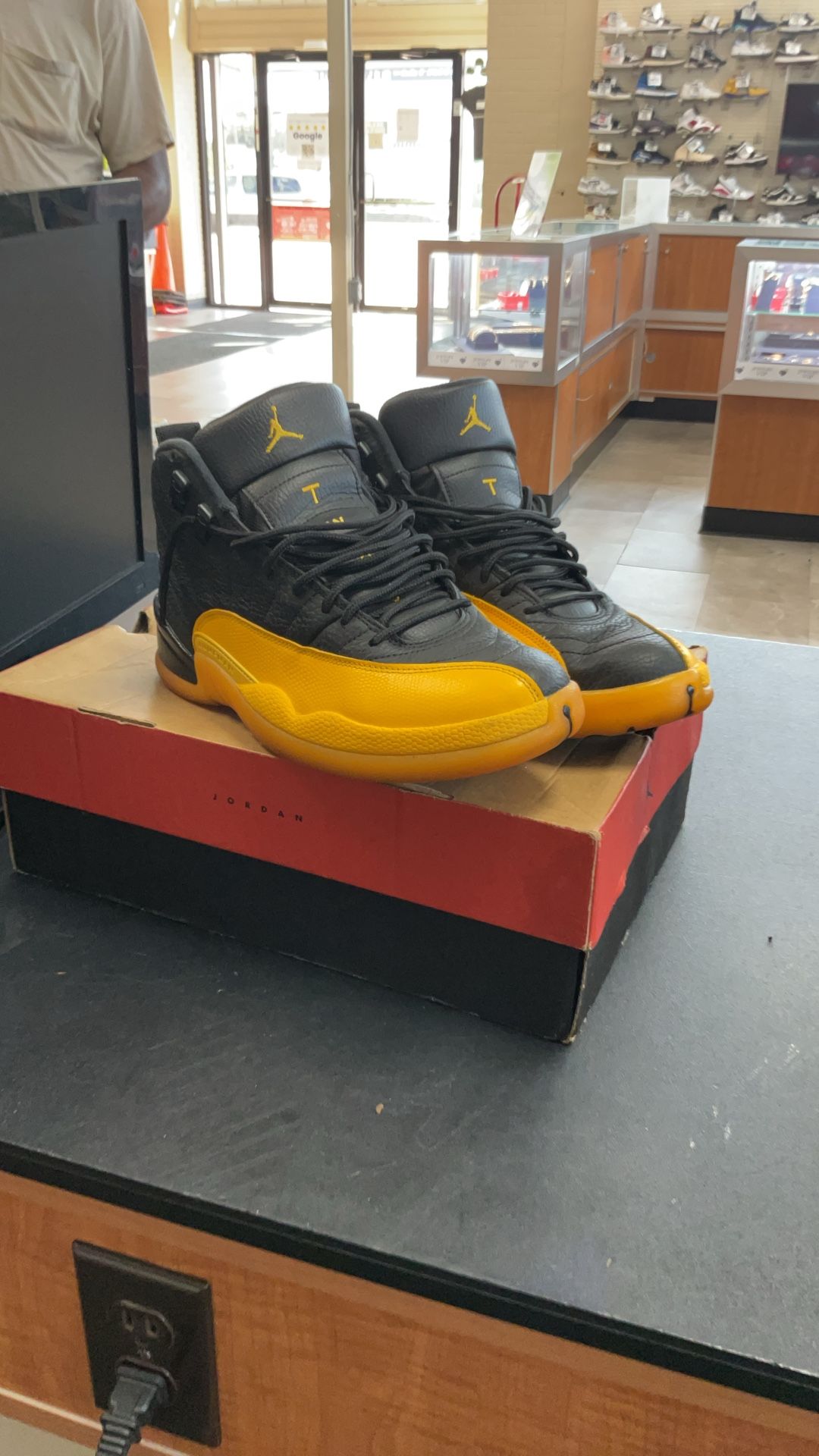 Air Jordan Retro 12 University Gold