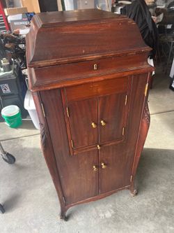 Antique   Victrola   Record    player ￼