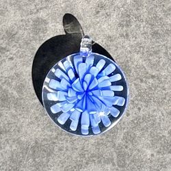 💙 Gorgeous blue blown glass flower design in clear circle pendant