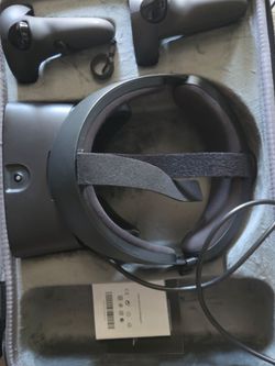 Oculus Rift S VR Headset with Controllers