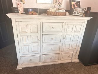 White farm house style dresser