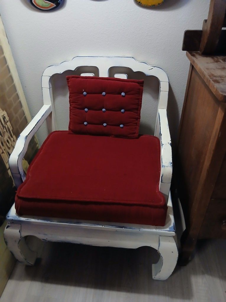 Awesome White W/red Velvet cushions High End Chair
