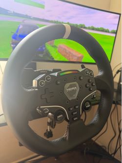 Moza R5 gaming wheel with pedals/ force feedback