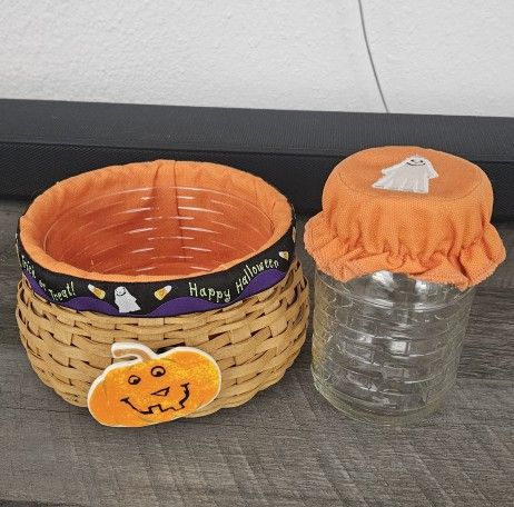 Longaberger Halloween Basket With Liner, Protector, And Pumpkin Tie-On AND A Blue Ribben Collection Glass 1Qt. Canning Jar