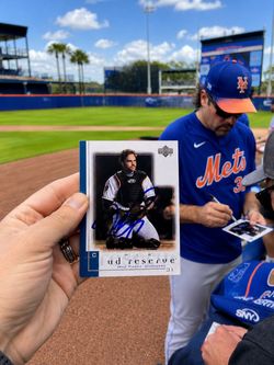 Mike Piazza Signed UD Reserve #31 Dodgers Baseball Card Auto w/ Photo Proof HOF