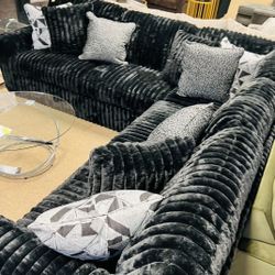 Stunning Stylish Cozy Sectional!