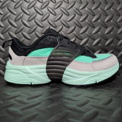 Jordan Trunner O/S Black Grey Green Glow (GS) ii6531-004 size 5y, 6y, & 6.5y...........(kp19)
- no box