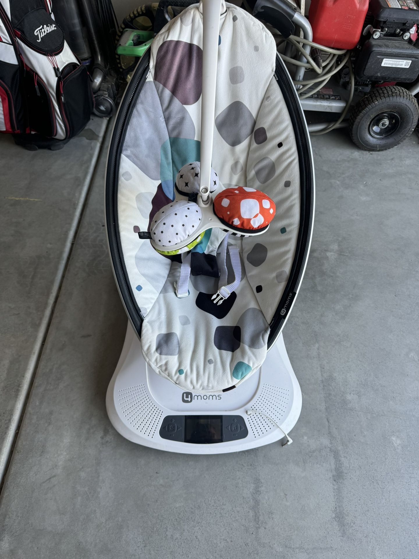 4Moms Mamaroo Multi-Motion Baby swing