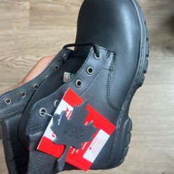 Work shoes 