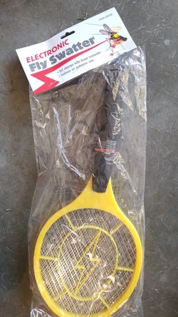 Electronic fly swatter