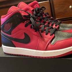 Air Jordan retro 1 Sz 9 “Reverse BRED”