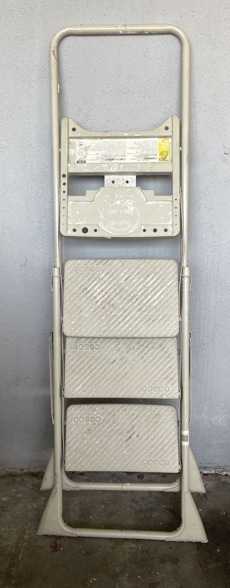 Ladder With Tray
