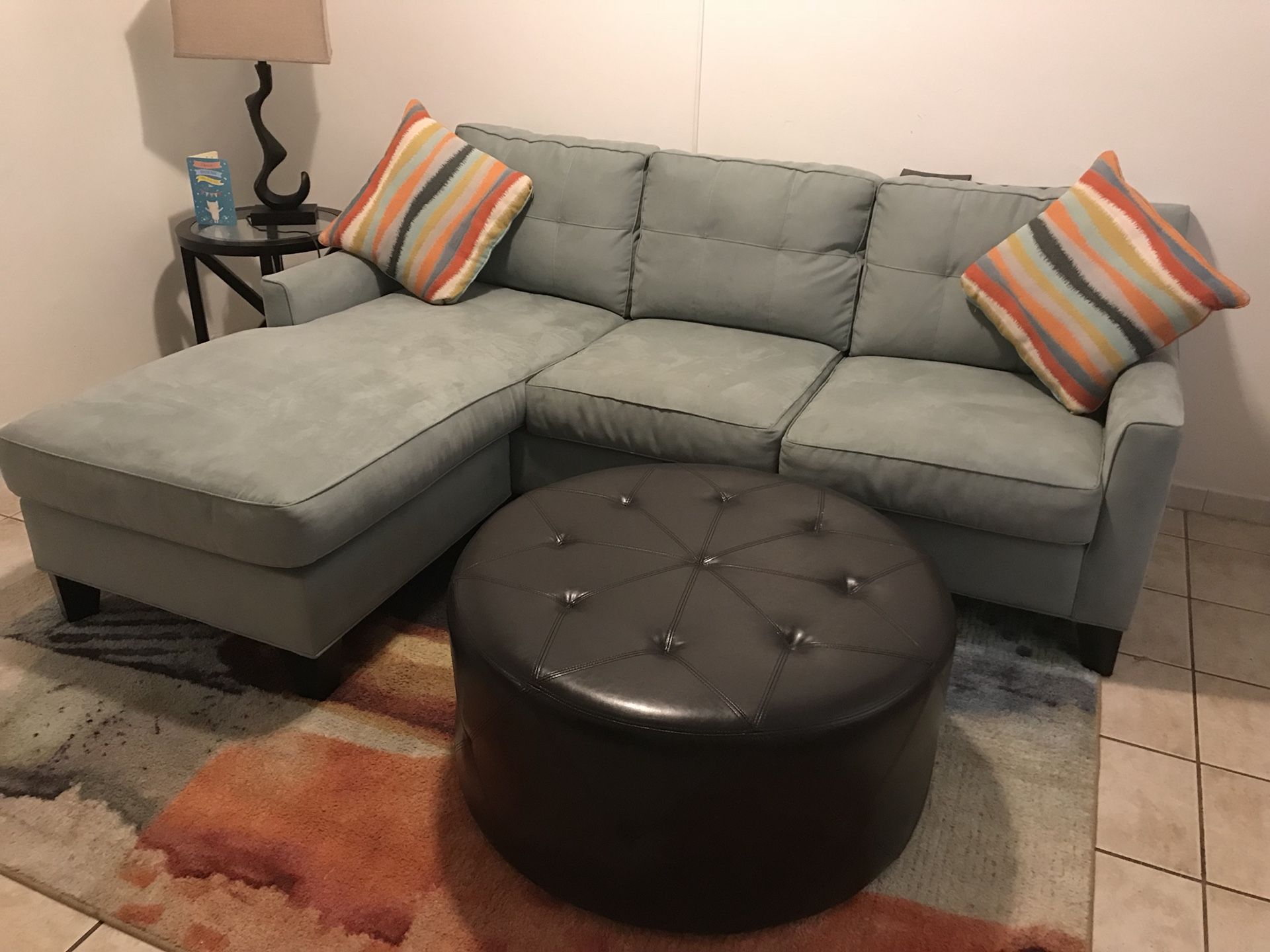 Cindy Crawford Hydra couch w/ adom