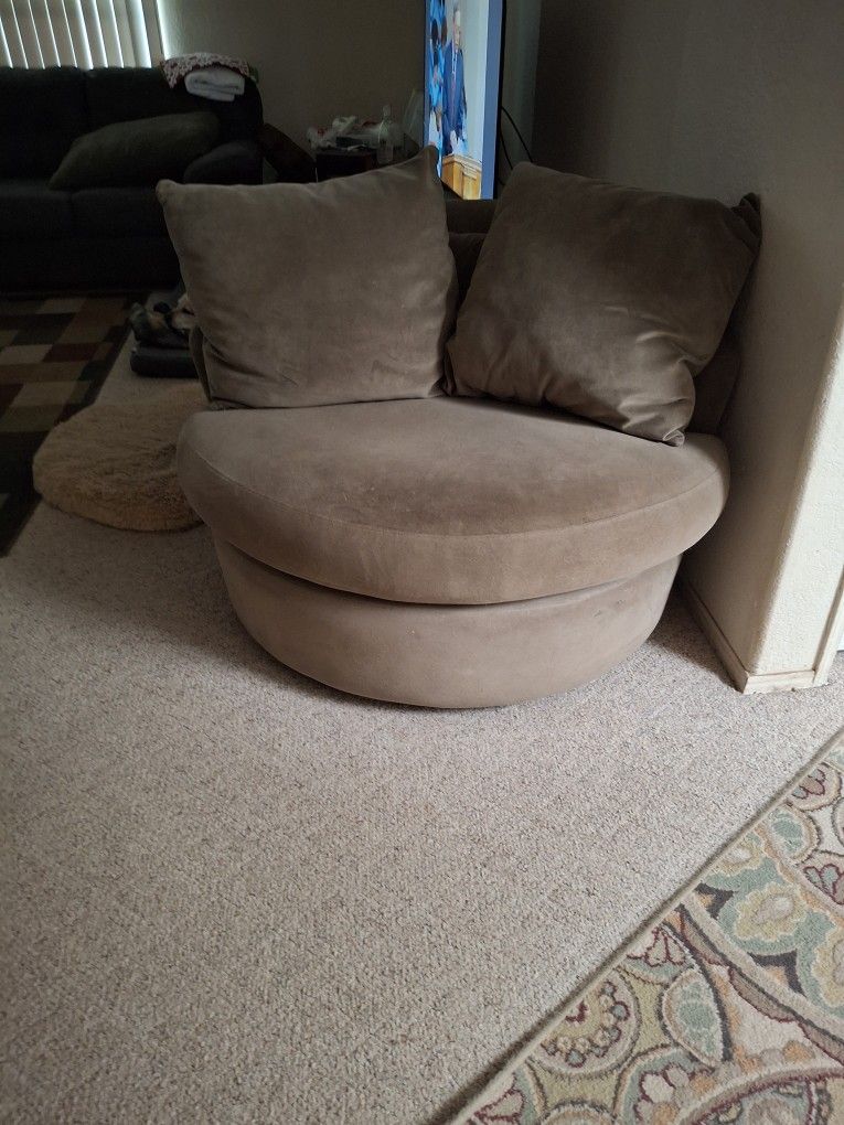 Swivel, Round Chair - Free