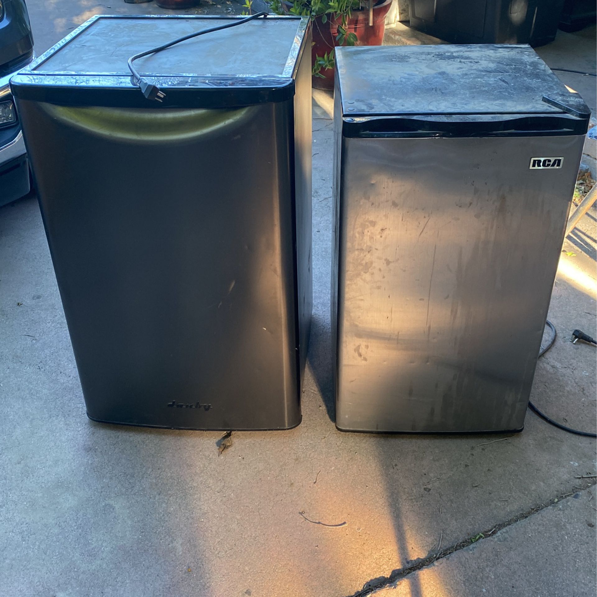 Tengo 2 Refrigeradores  Chicos Trabajan Mui Bien En $ 50 Cada Uno 