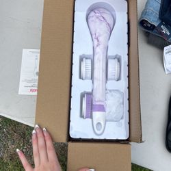 Blushly Body cleansing and exfoliating brush 