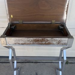 Vintage  style  entrance table  $20  pick  up only bonanza and lamb