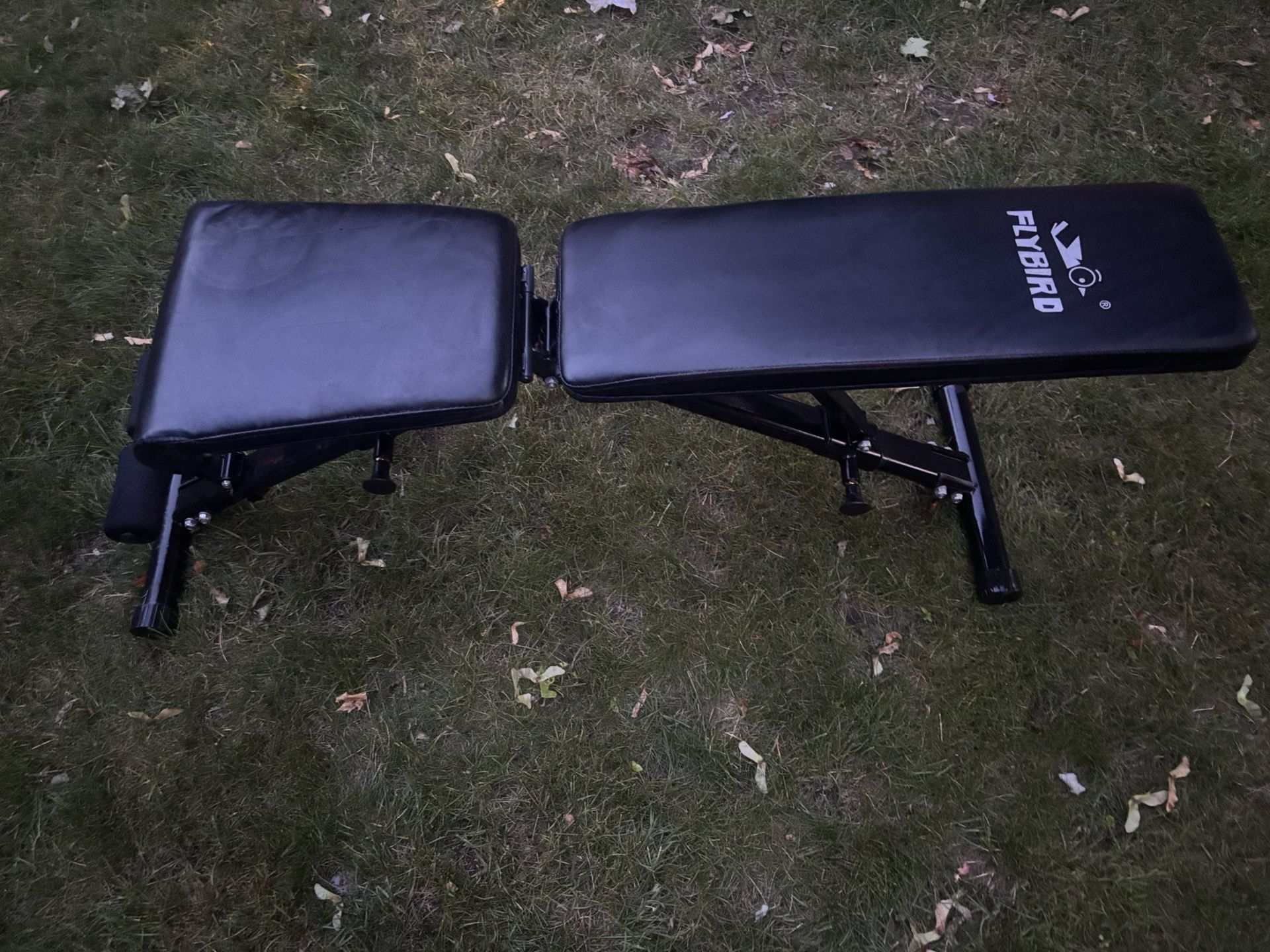 Weight lifting bench