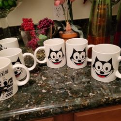 Cups Perfect  Never Used  Felix  Cat Tweety  Bird Ect All You See In Pictures 