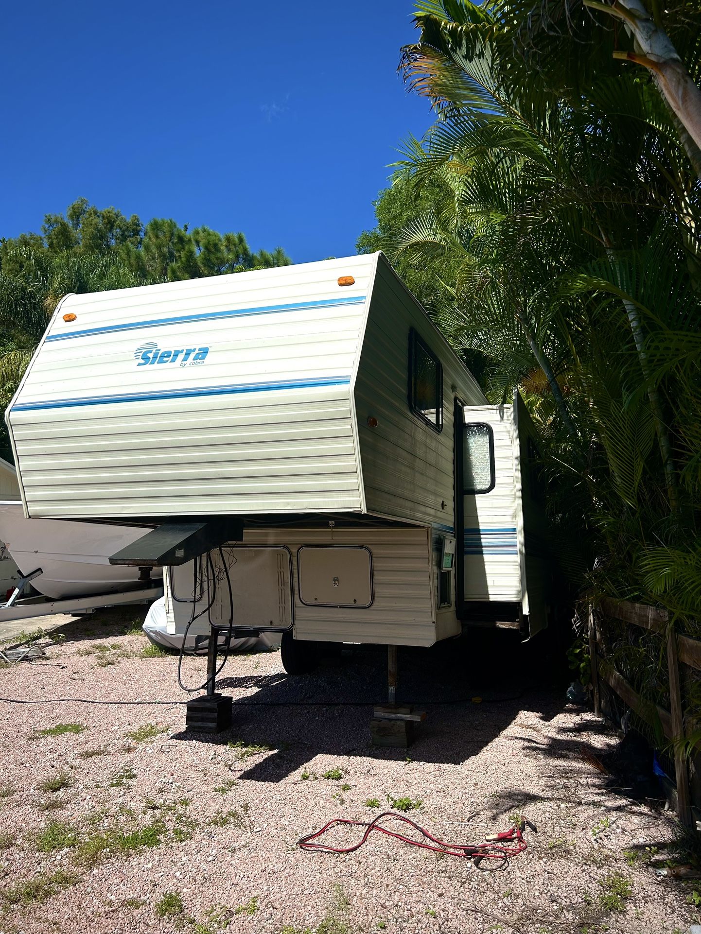 Fifth Wheel Travel Trailer