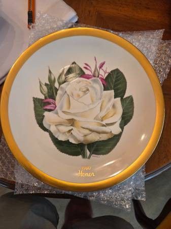 Vintage 1980 American Rose Society Plate, "Honor"