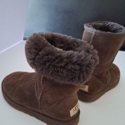 UGG, Boots, Sizes 6 Ladies, Only Worn A Handful Of Times 