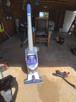 Floor scrubber
