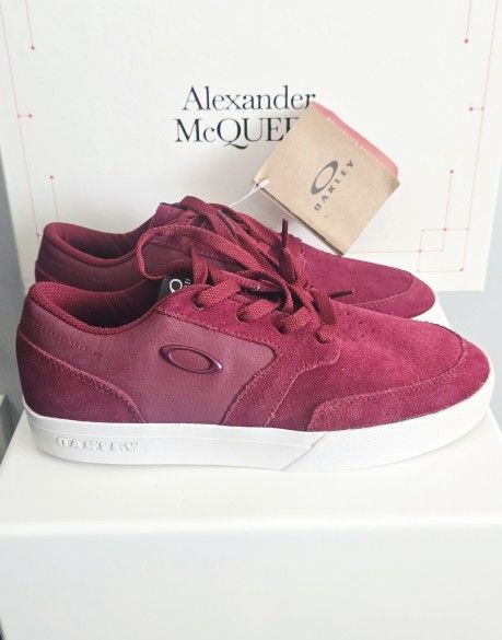 New Oakley Men's Shoes Size 8.5 Red Suade