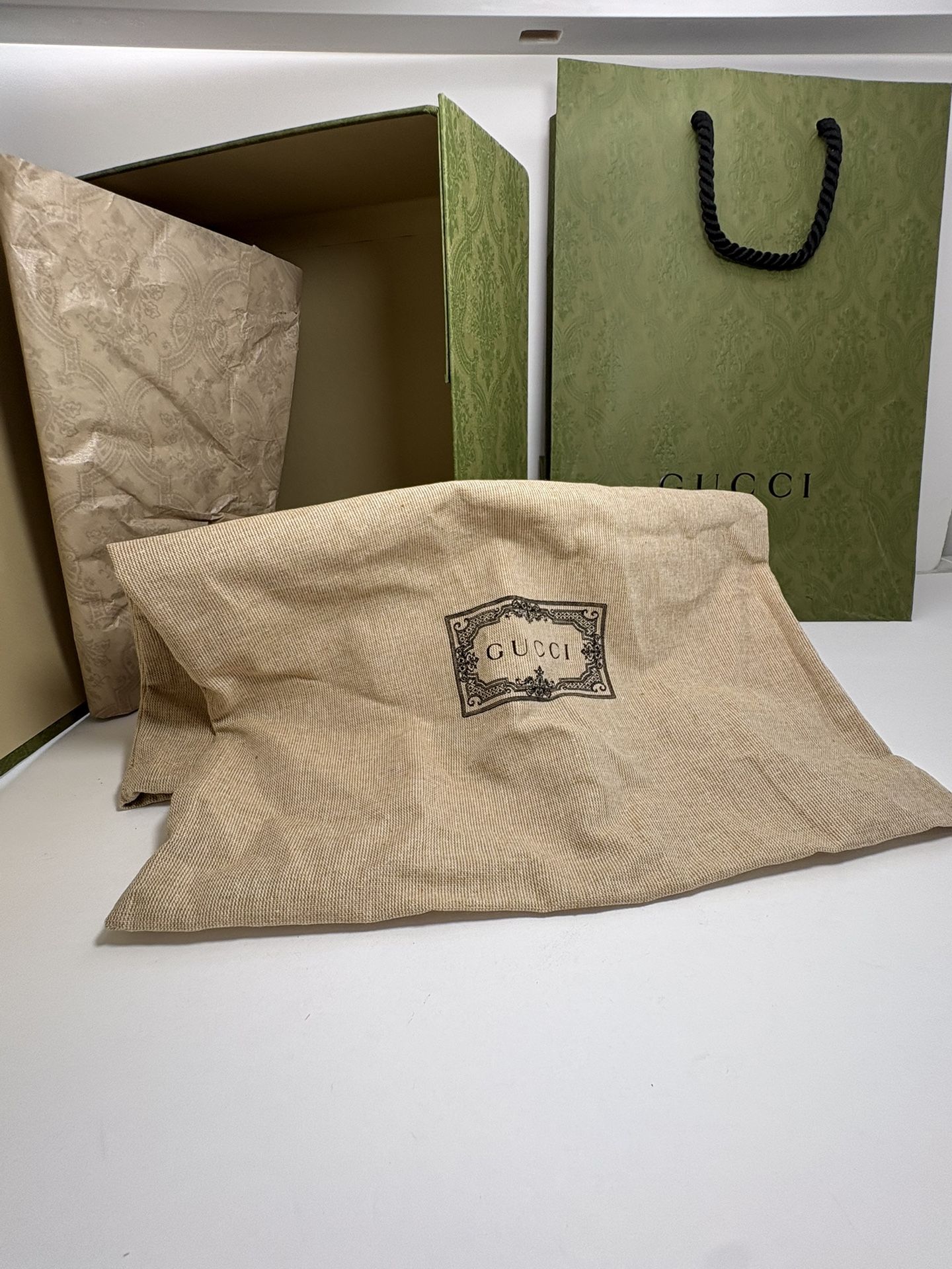 Gucci Authentic Green Box w/ Complete Original Packaging